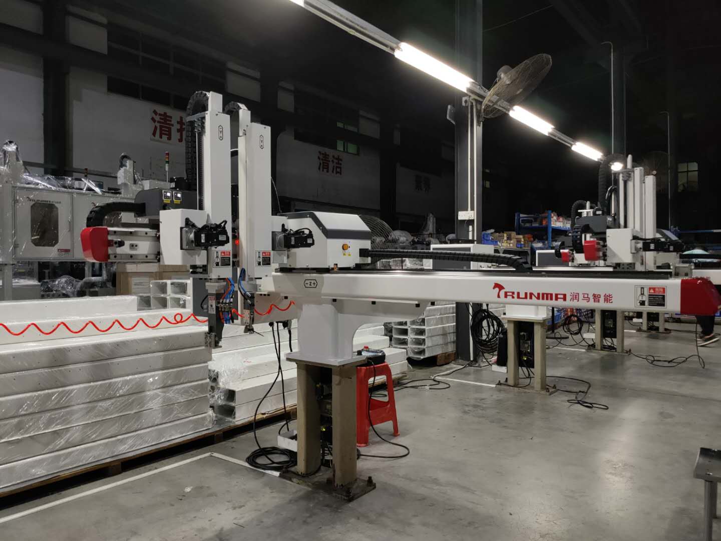 如何選擇工業(yè)自動(dòng)化機(jī)械手