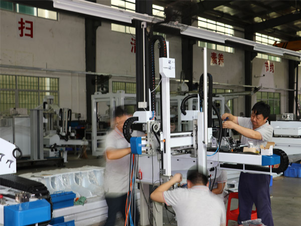 我國機械手通過不斷的發(fā)展慢慢的將會取代人工作業(yè)