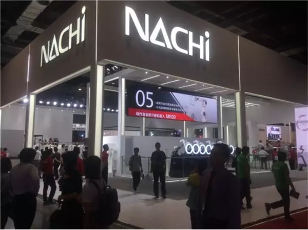 上?！肮げ?huì)”上的機(jī)器人“艷照”，來一睹為快！