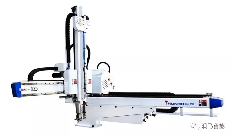 注塑工廠安裝了機(jī)械手臂后有何變化？資深專家經(jīng)驗(yàn)分享！