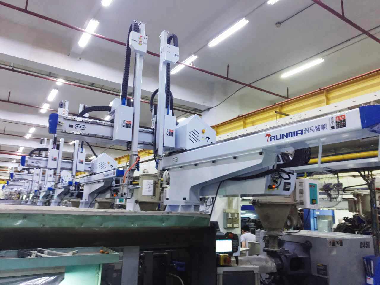 潤馬智能注塑機(jī)機(jī)械手廠家為你講解如何選擇適合自己企業(yè)的注塑機(jī)機(jī)械手